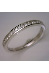 18kt White Gold 24 Round Diamond Channel Set Wedding Ring